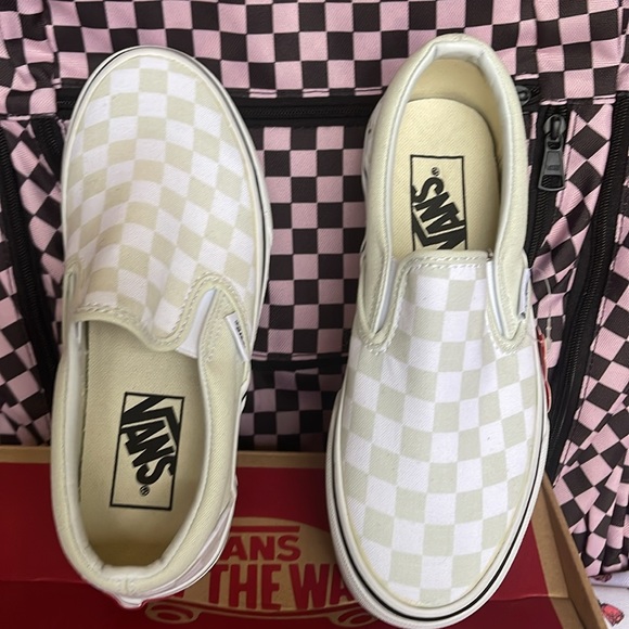 Vans WMNS CLASSIC SLIP-ON 
(CHECKERBOARD) BLUE FLOWER 
VN0A38F7QCL
Sneakers - Picture 13 of 16